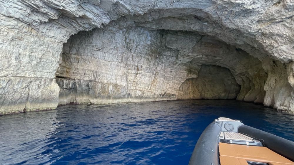 Paxi: Holiday Guide to the green paradise of the Ionian