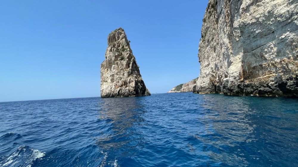 Paxi: Holiday Guide to the green paradise of the Ionian